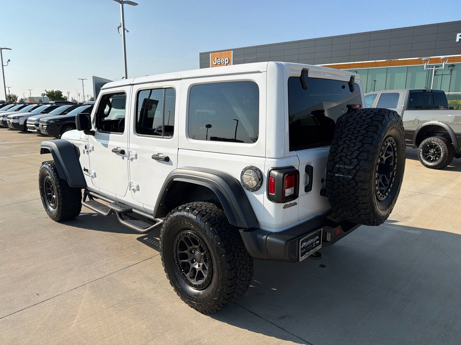 Used 2022 Jeep Wrangler Unlimited Sport AWD/4WD image 3