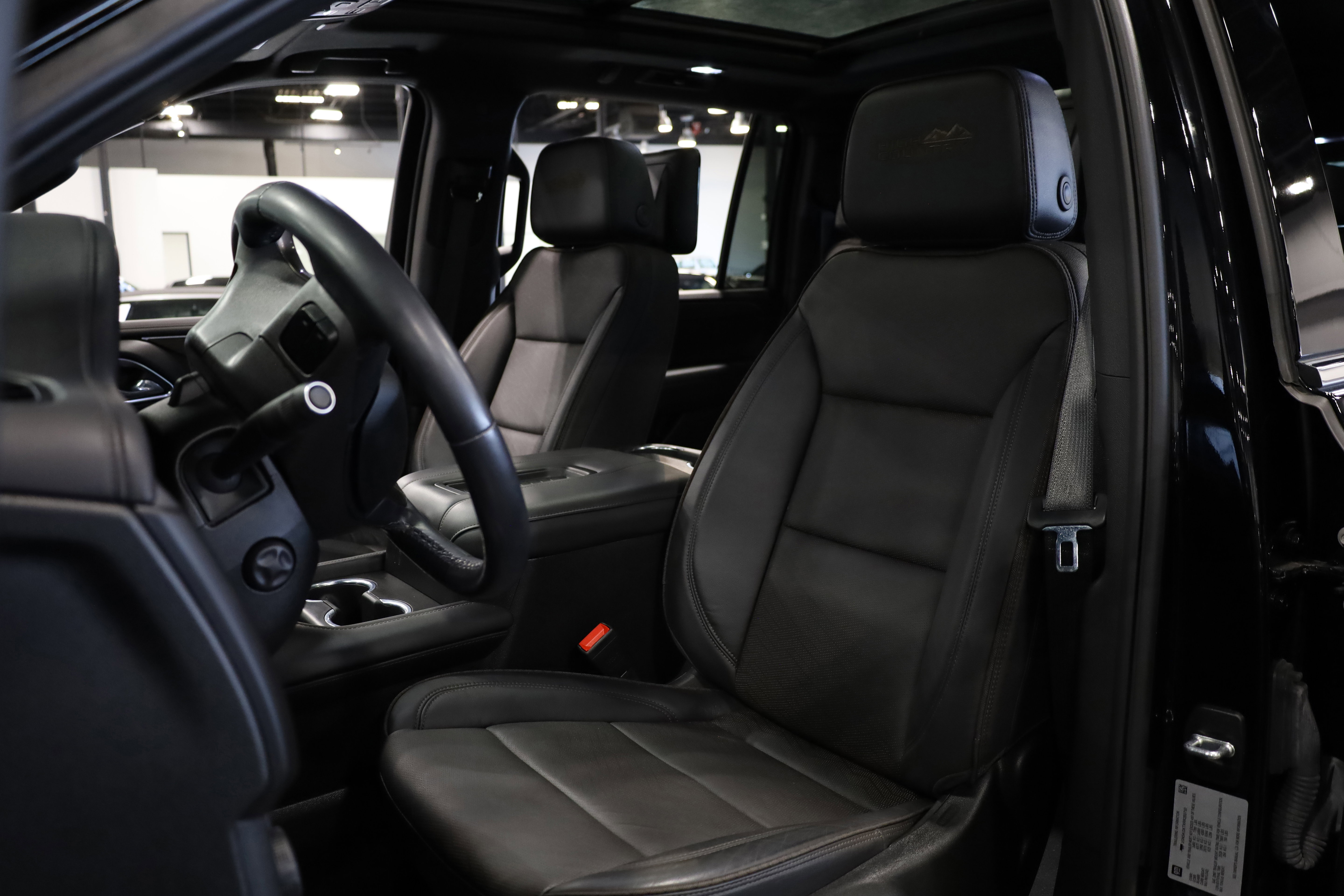 Used 2024 Chevrolet Suburban High Country w/ Advanced Technology Package image 17