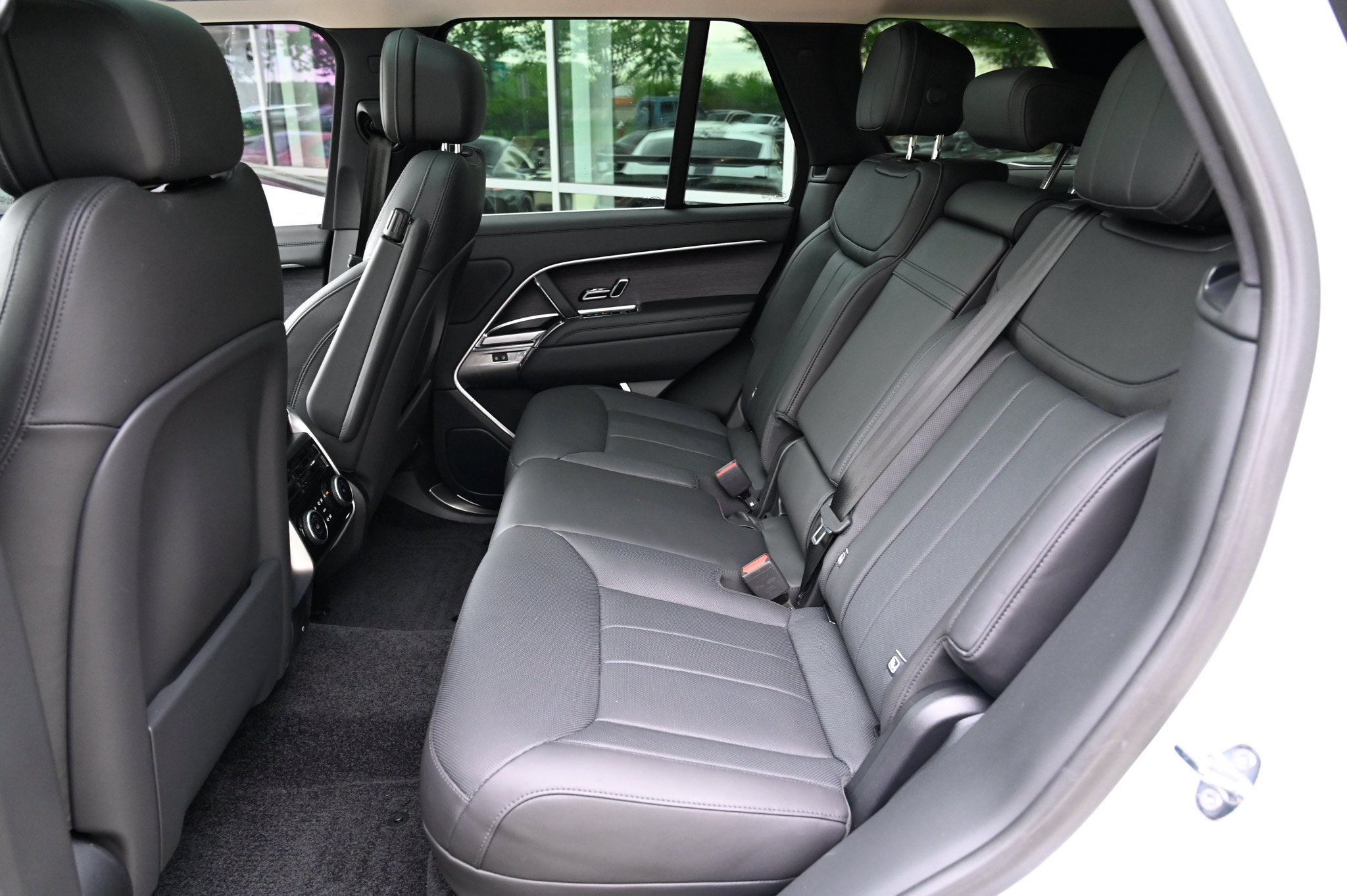 Used 2025 Land Rover Range Rover SE AWD/4WD image 34