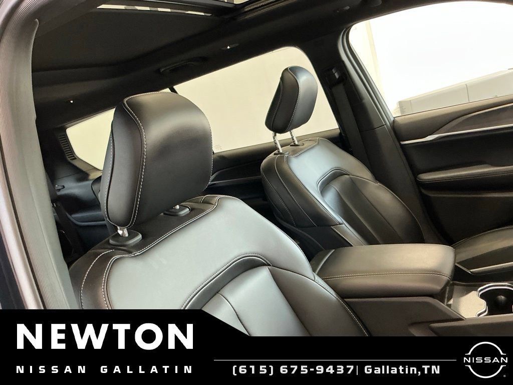 Used 2024 Jeep Grand Cherokee L Limited AWD/4WD image 11