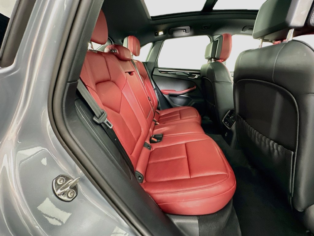Certified 2024 Porsche Macan AWD/4WD image 29