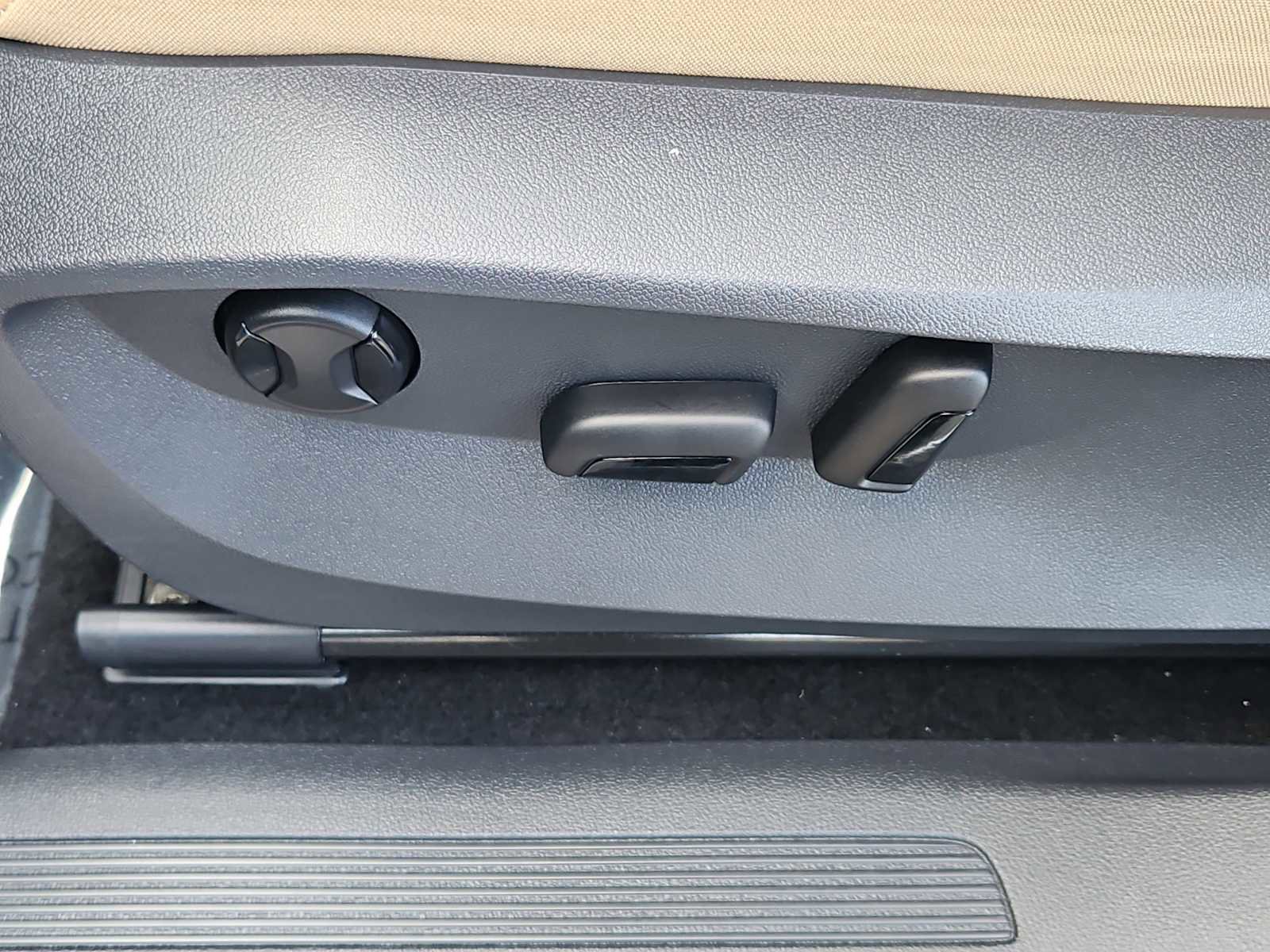 Certified 2023 Volkswagen Tiguan SE w/ Panoramic Sunroof Package image 22