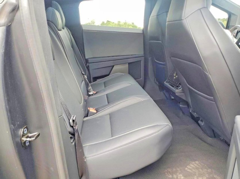 Used 2024 Tesla Cybertruck AWD Crew Cab image 7