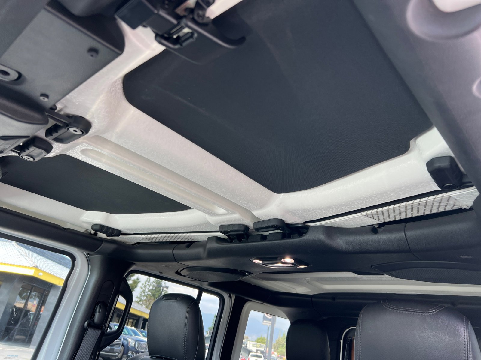 Used 2022 Jeep Wrangler Unlimited Sahara w/ Safety Group image 23