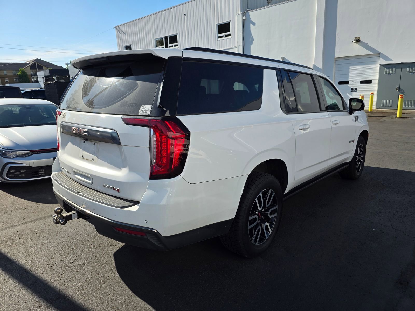 Used 2021 GMC Yukon XL AT4 w/ AT4 Premium Package AWD/4WD image 5