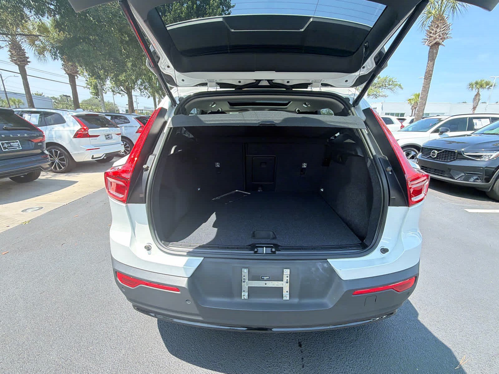 Used 2024 Volvo XC40 B5 Core AWD/4WD image 23