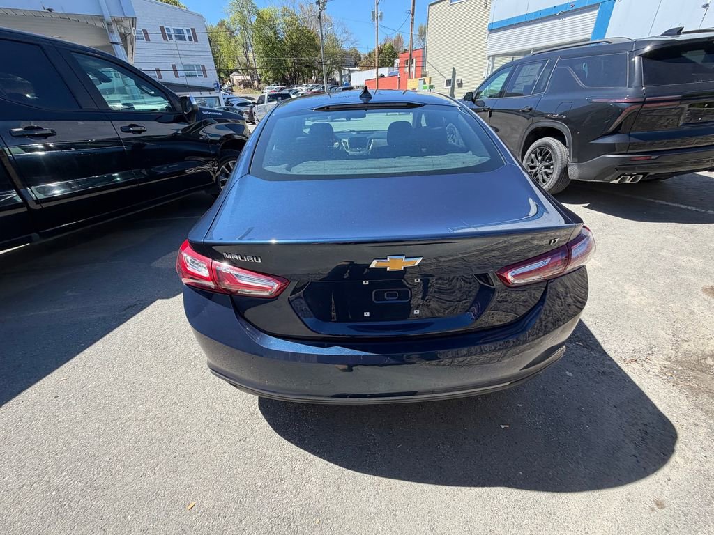 Used 2022 Chevrolet Malibu LT FWD image 4
