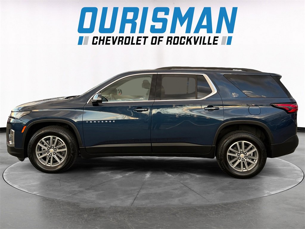 Used 2023 Chevrolet Traverse LT image 3