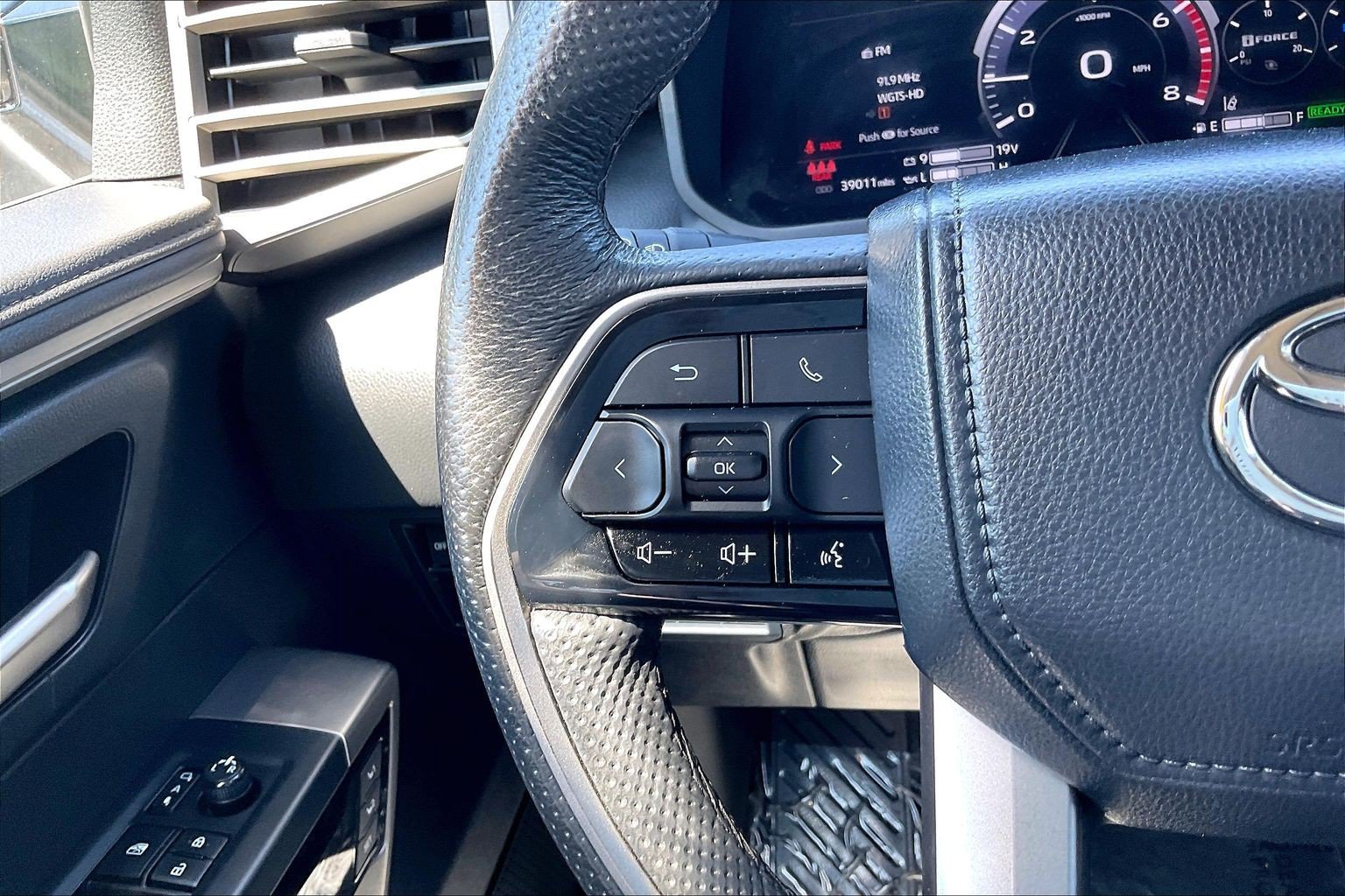 Used 2024 Toyota Tundra Limited AWD/4WD image 17