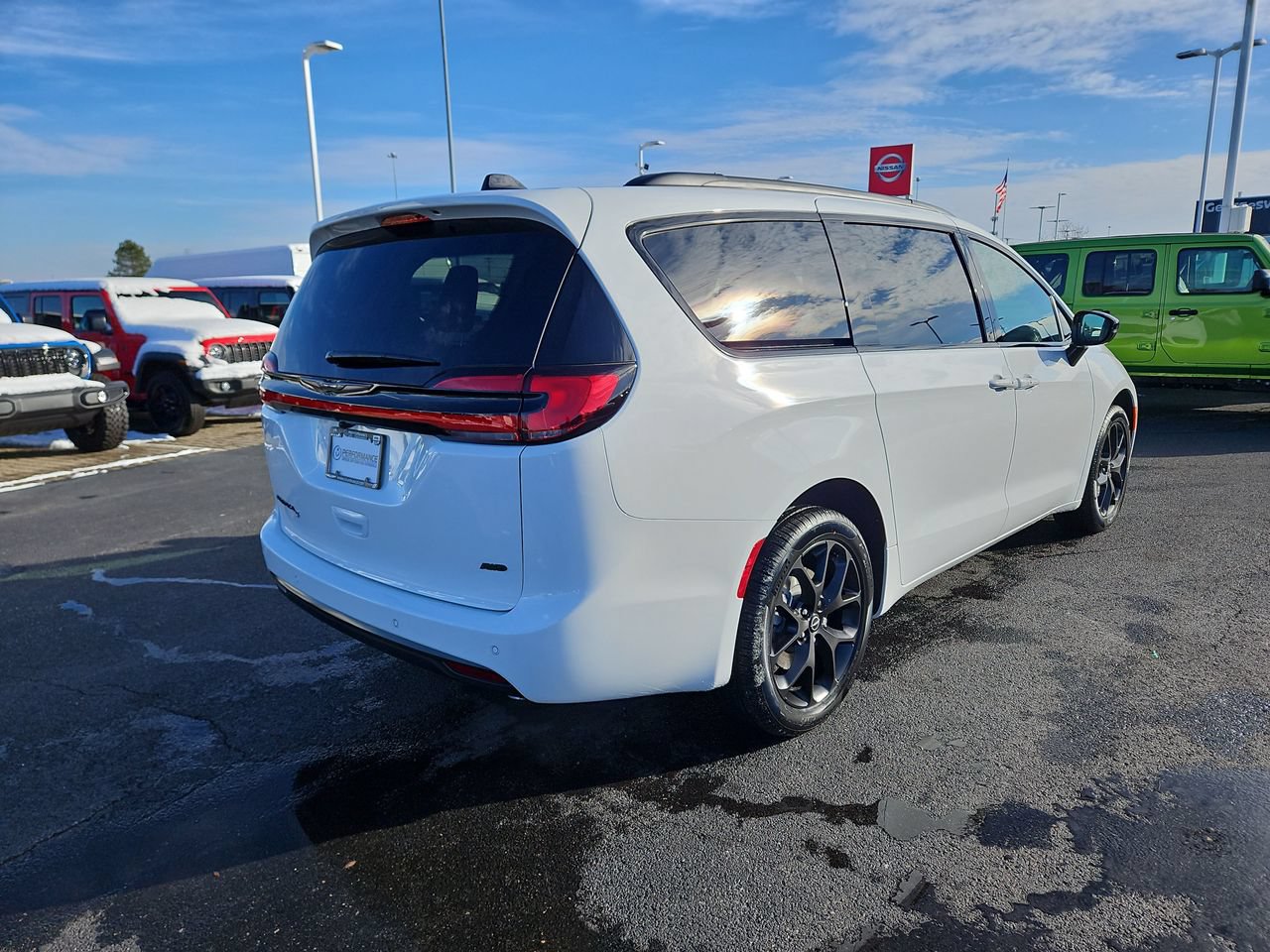 New 2026 Chrysler Pacifica Select AWD/4WD image 7
