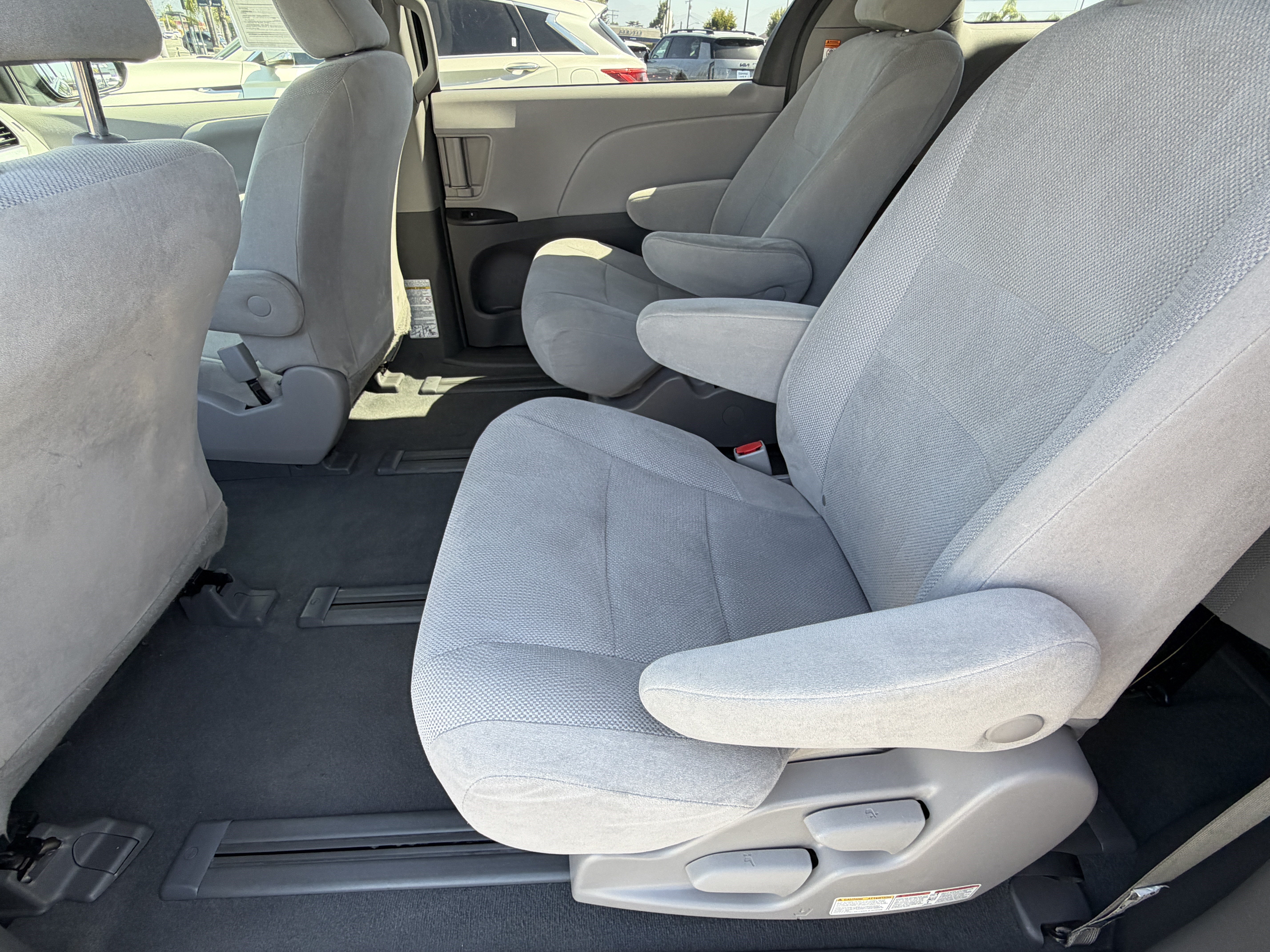 Used 2019 Toyota Sienna L FWD image 25