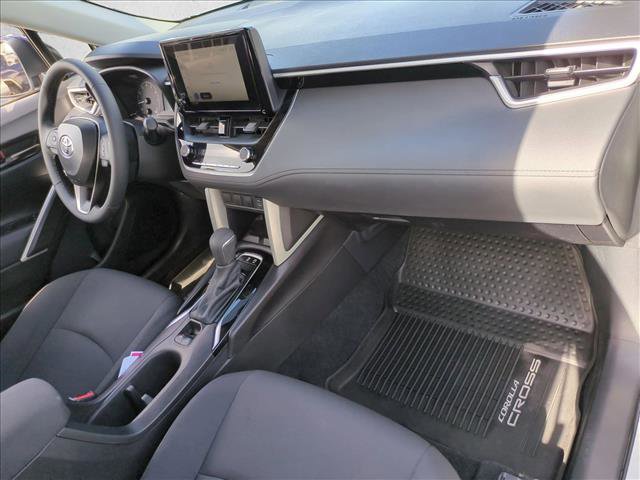 Used 2025 Toyota Corolla Cross LE FWD image 21
