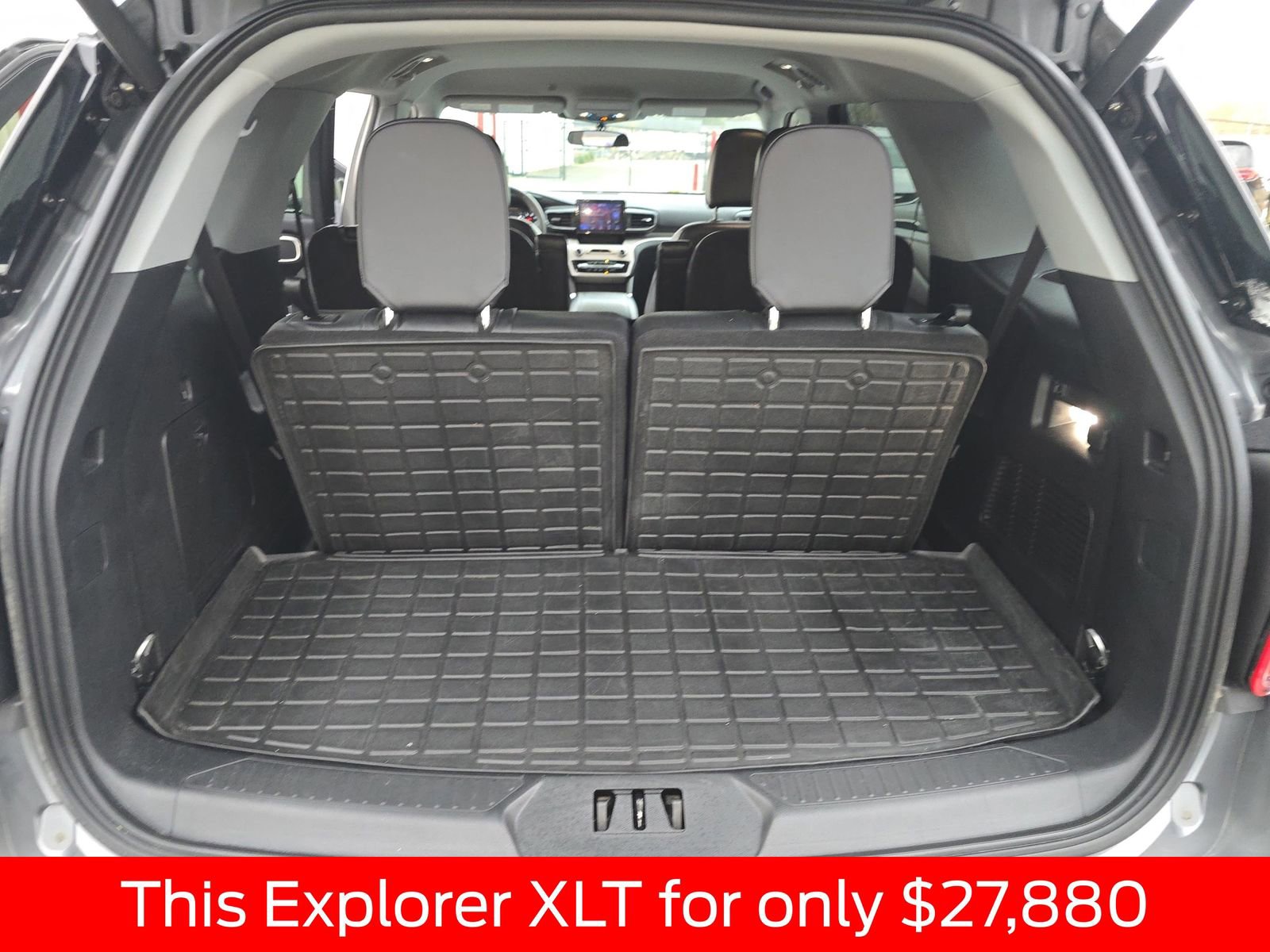 Used 2023 Ford Explorer XLT w/ Equipment Group 202A RWD image 20