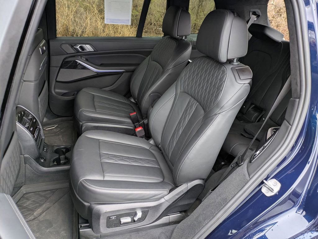Used 2023 BMW X7 xDrive40i w/ Executive Package image 21
