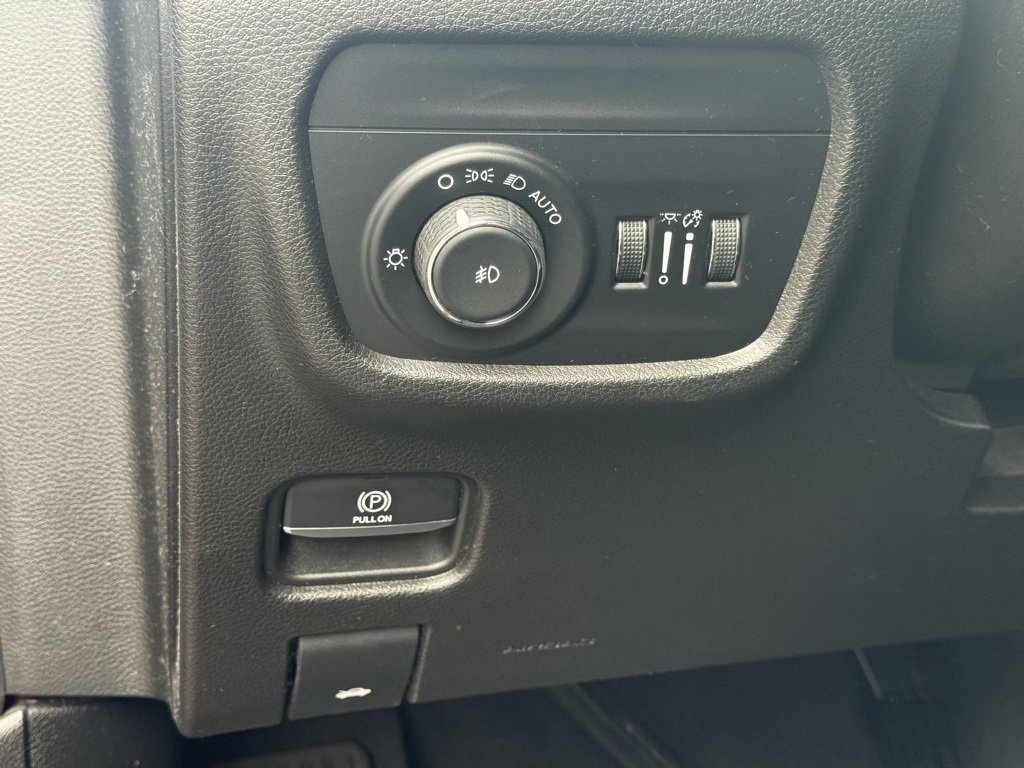 Used 2023 Jeep Grand Cherokee L Limited image 17