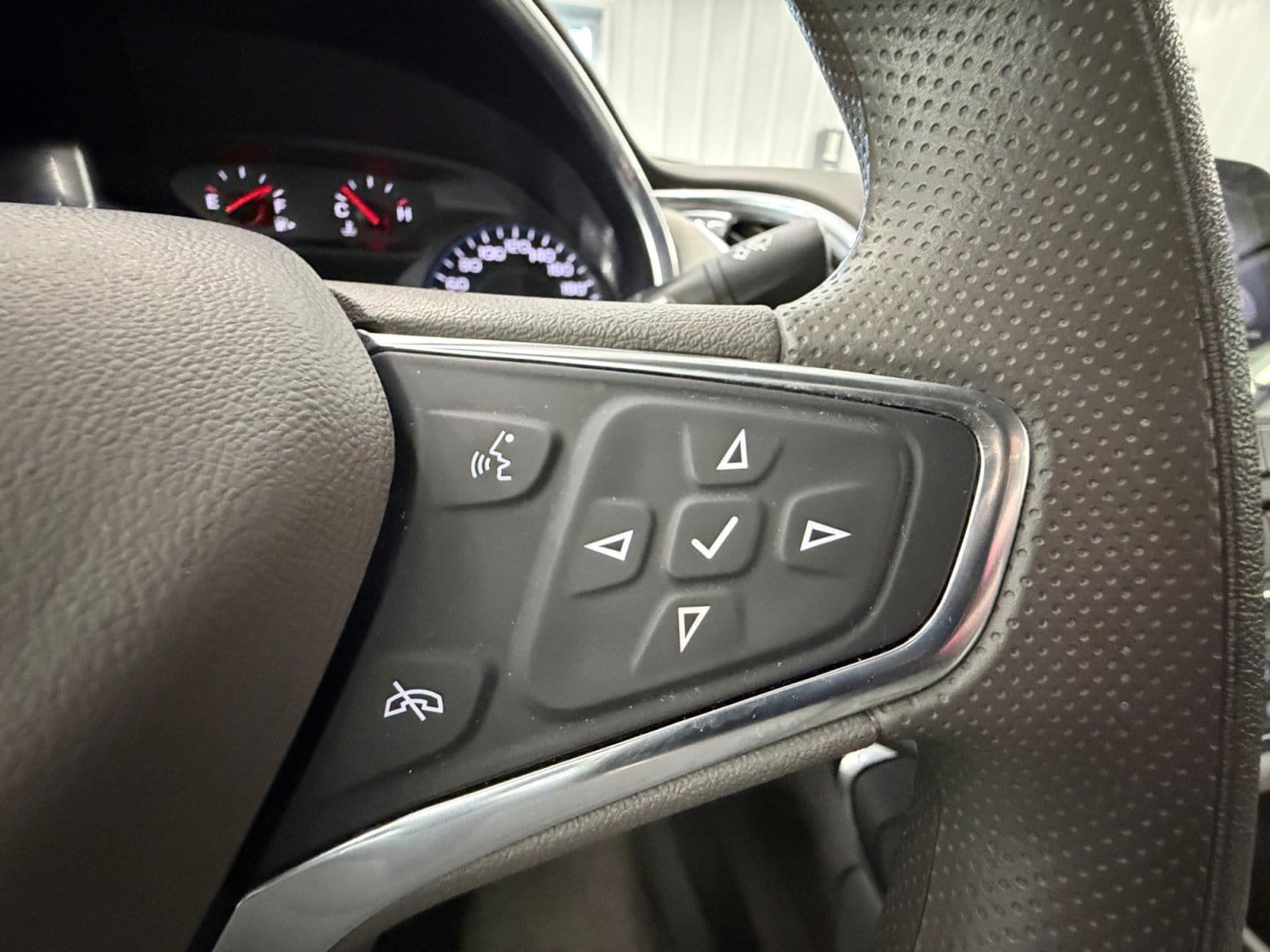 Used 2021 Chevrolet Malibu LT FWD image 18