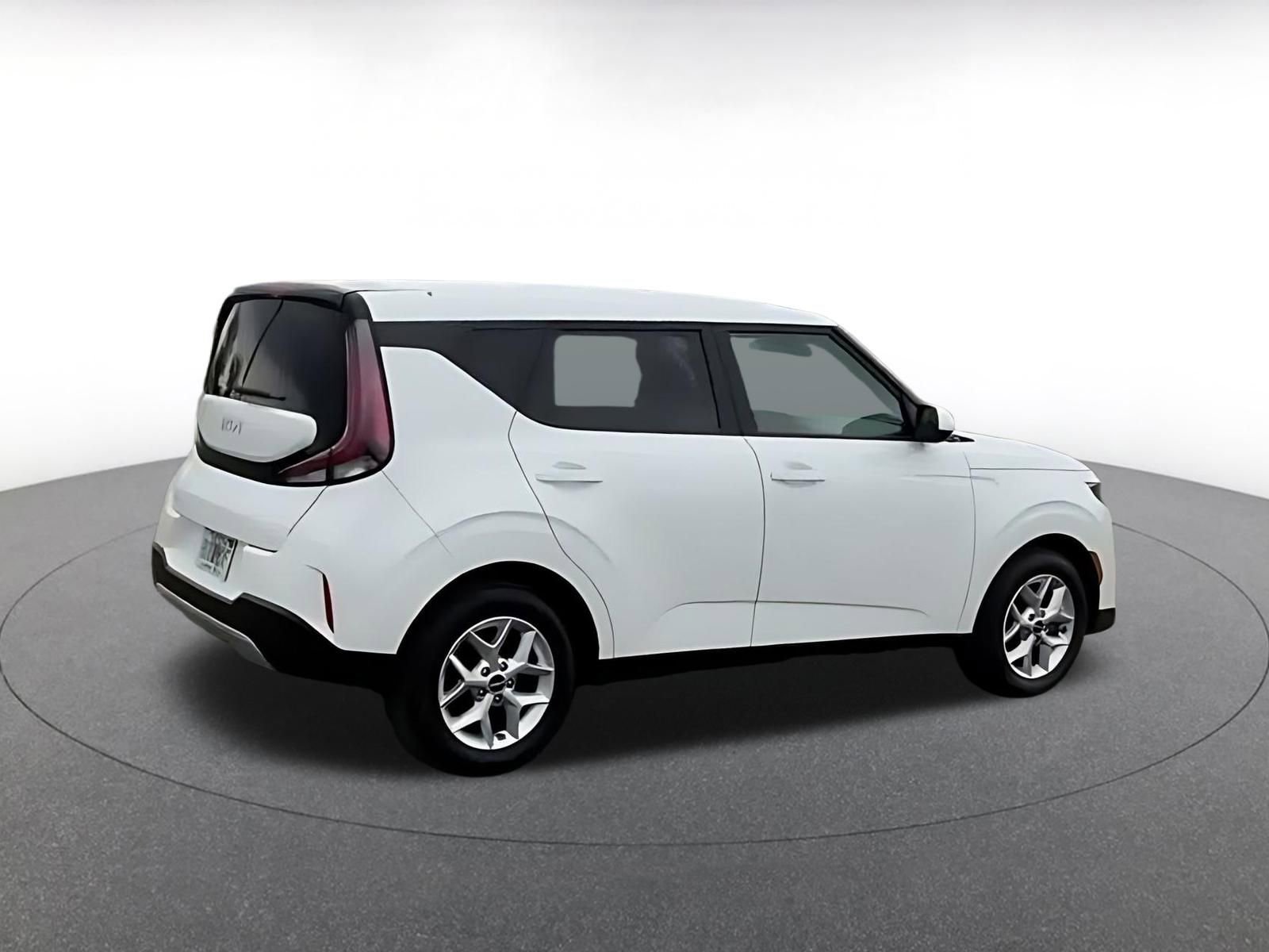 Used 2025 Kia Soul LX w/ LX Technology Package FWD image 15