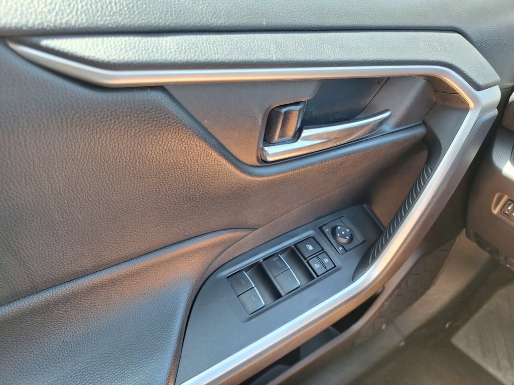 Used 2024 Toyota RAV4 XLE FWD image 17
