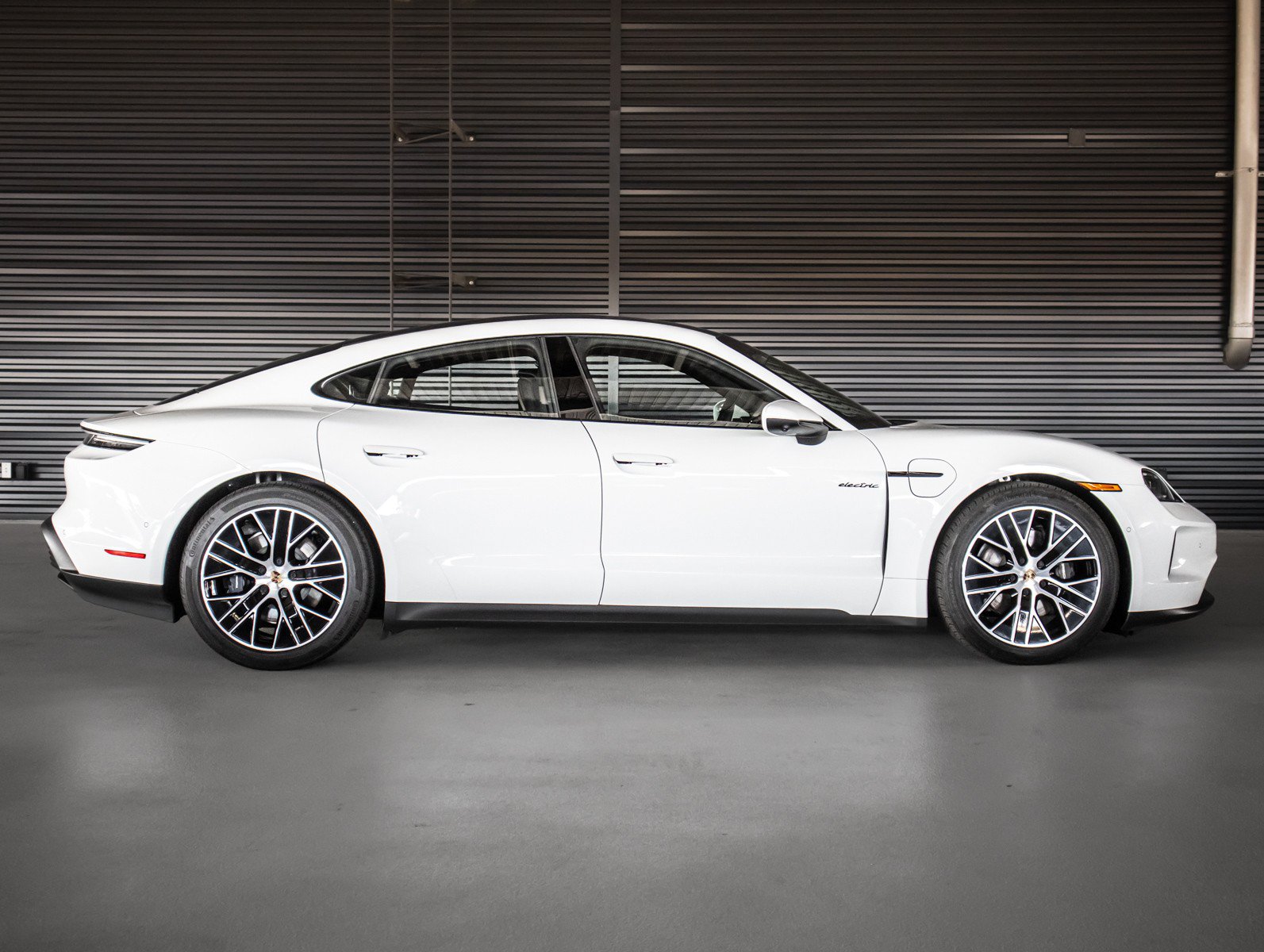 Certified 2026 Porsche Taycan AWD/4WD image 11