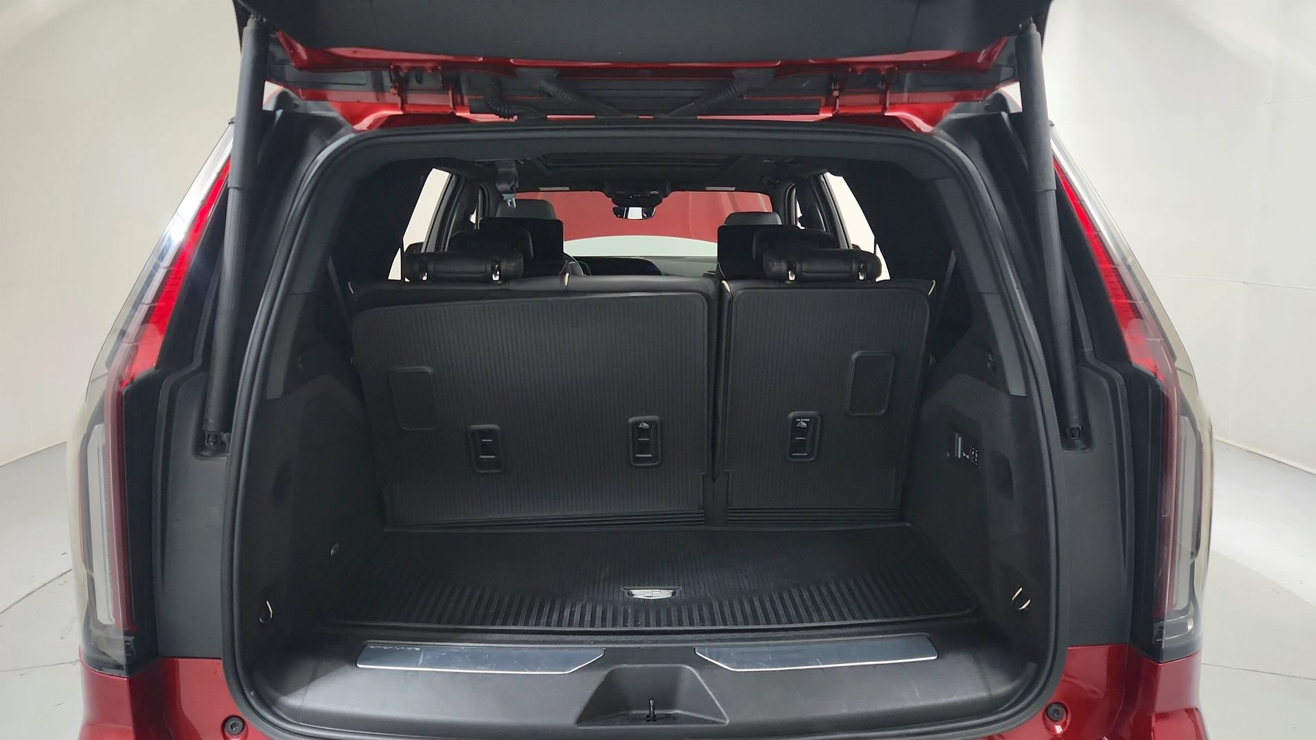 Certified 2023 Cadillac Escalade Premium Luxury w/ LPO, Floor Liner Package AWD/4WD image 26