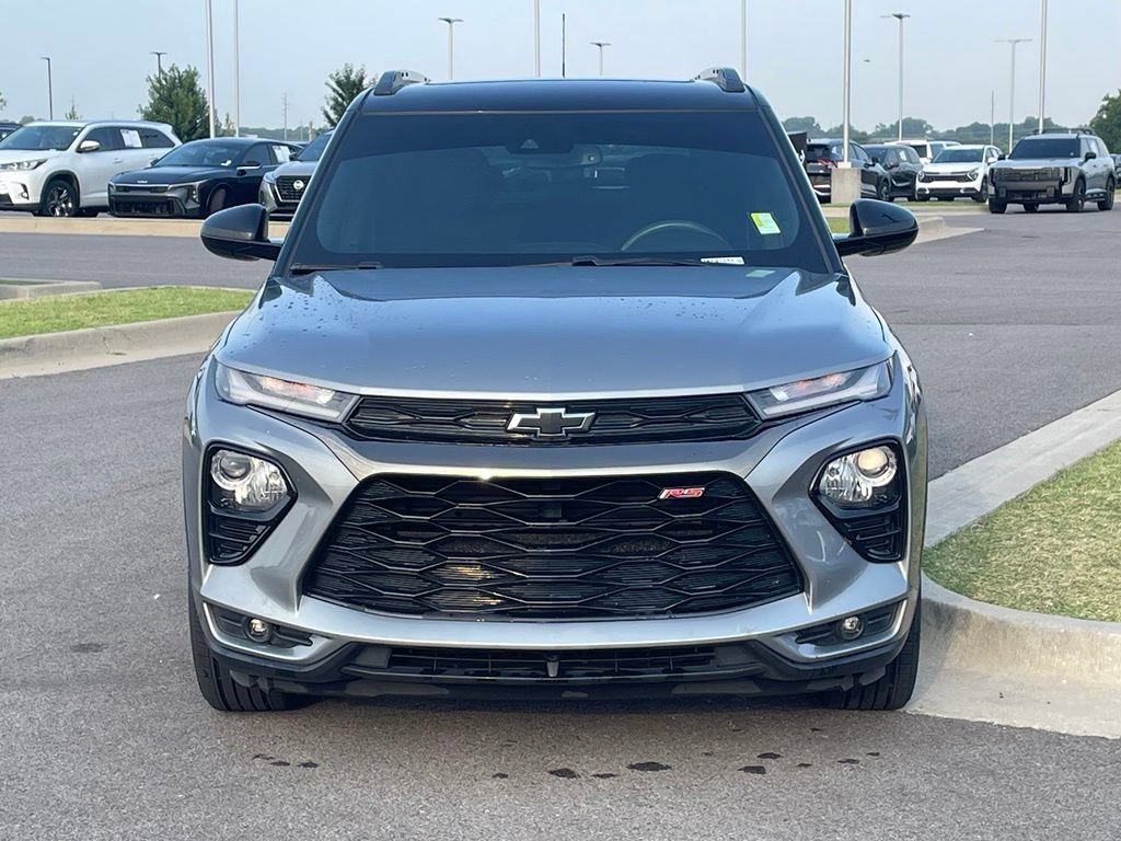 Used 2023 Chevrolet TrailBlazer RS w/ Sun and Liftgate Package FWD image 2