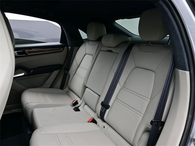 Used 2022 Porsche Cayenne Turbo image 11