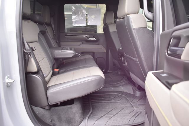 Used 2025 Chevrolet Silverado 2500 ZR2 w/ Technology Package AWD/4WD image 44