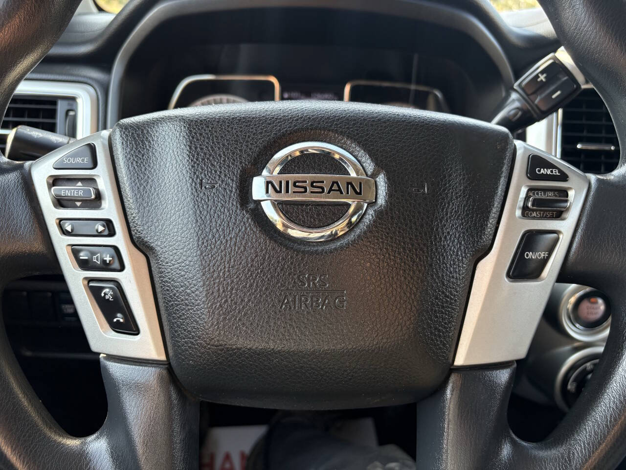 Used 2018 Nissan Titan SV AWD/4WD image 30