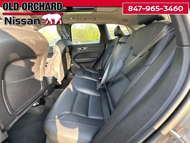 Used 2025 Volvo XC60 B5 Core AWD/4WD image 11