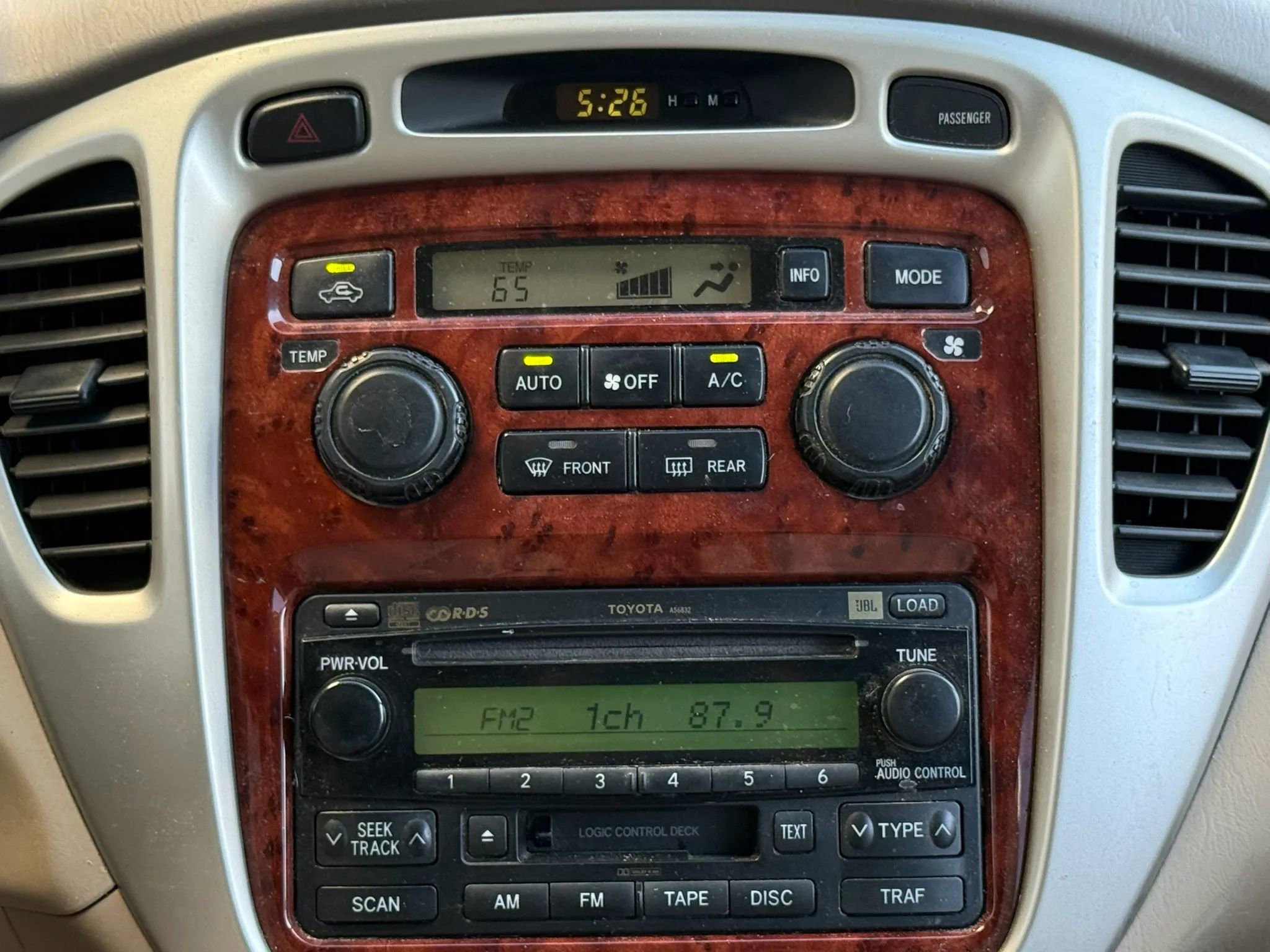 Used 2004 Toyota Highlander 4WD V6 image 12