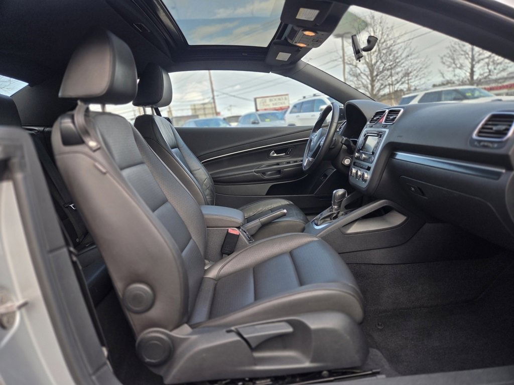 Used 2014 Volkswagen Eos w/ Sport Package image 23