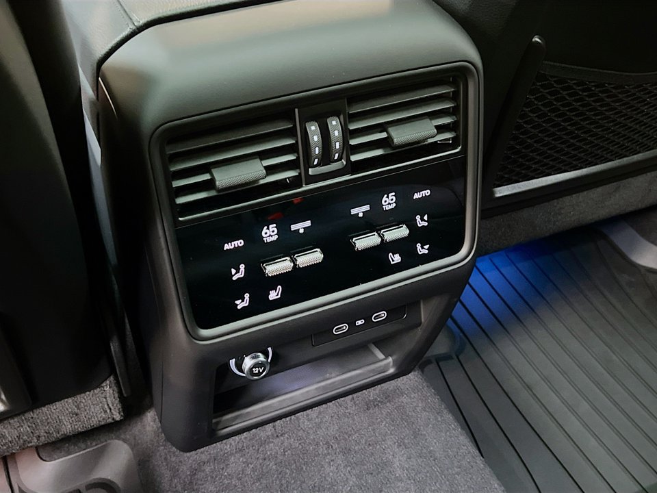 New 2026 Porsche Cayenne Coupe AWD/4WD image 27