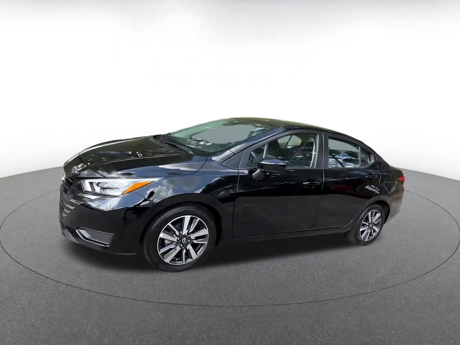 Used 2025 Nissan Versa SV image 8