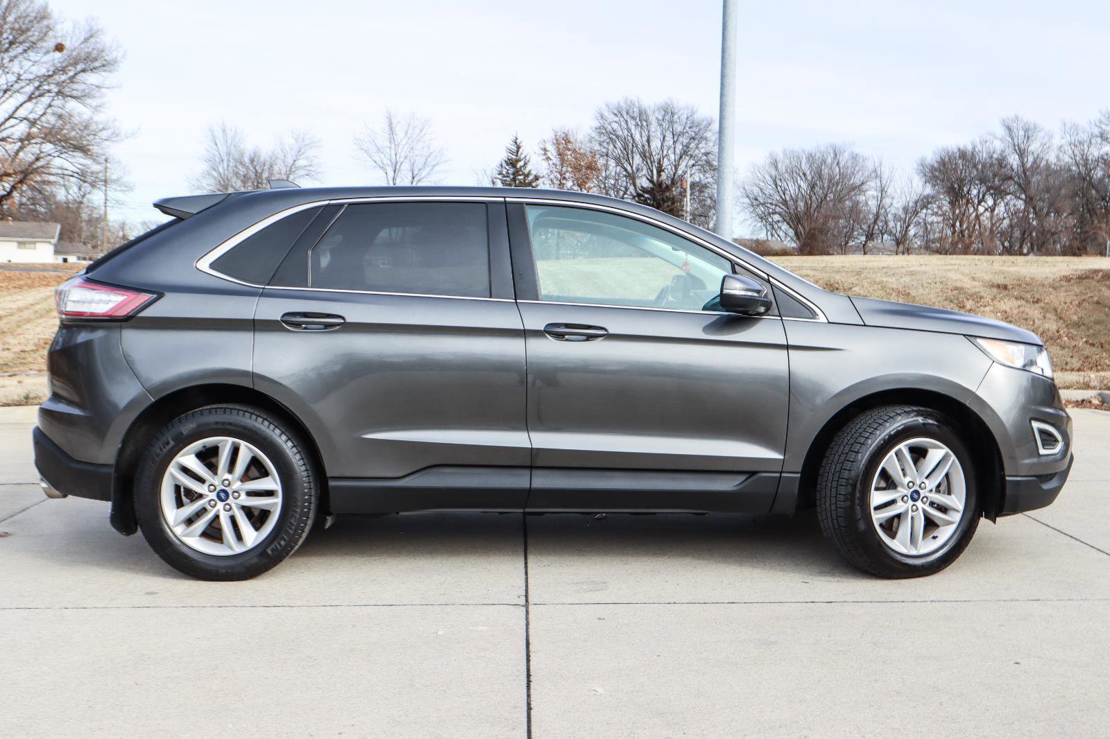Used 2018 Ford Edge SEL image 5