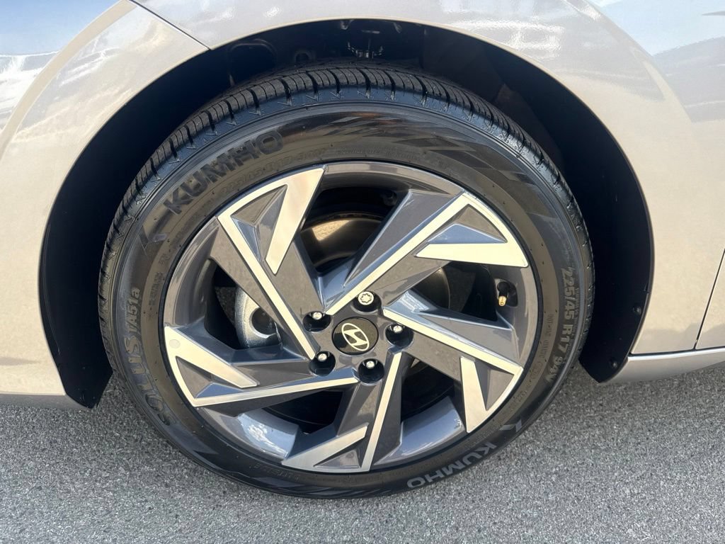 Used 2025 Hyundai Elantra SEL FWD image 12