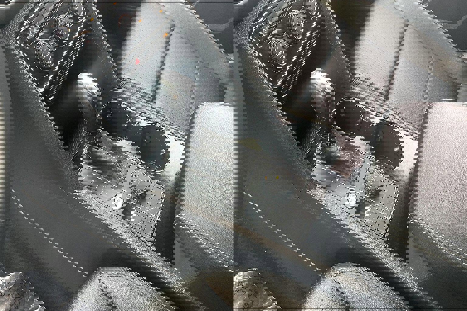 Used 2022 Volkswagen Atlas Cross Sport SE image 22