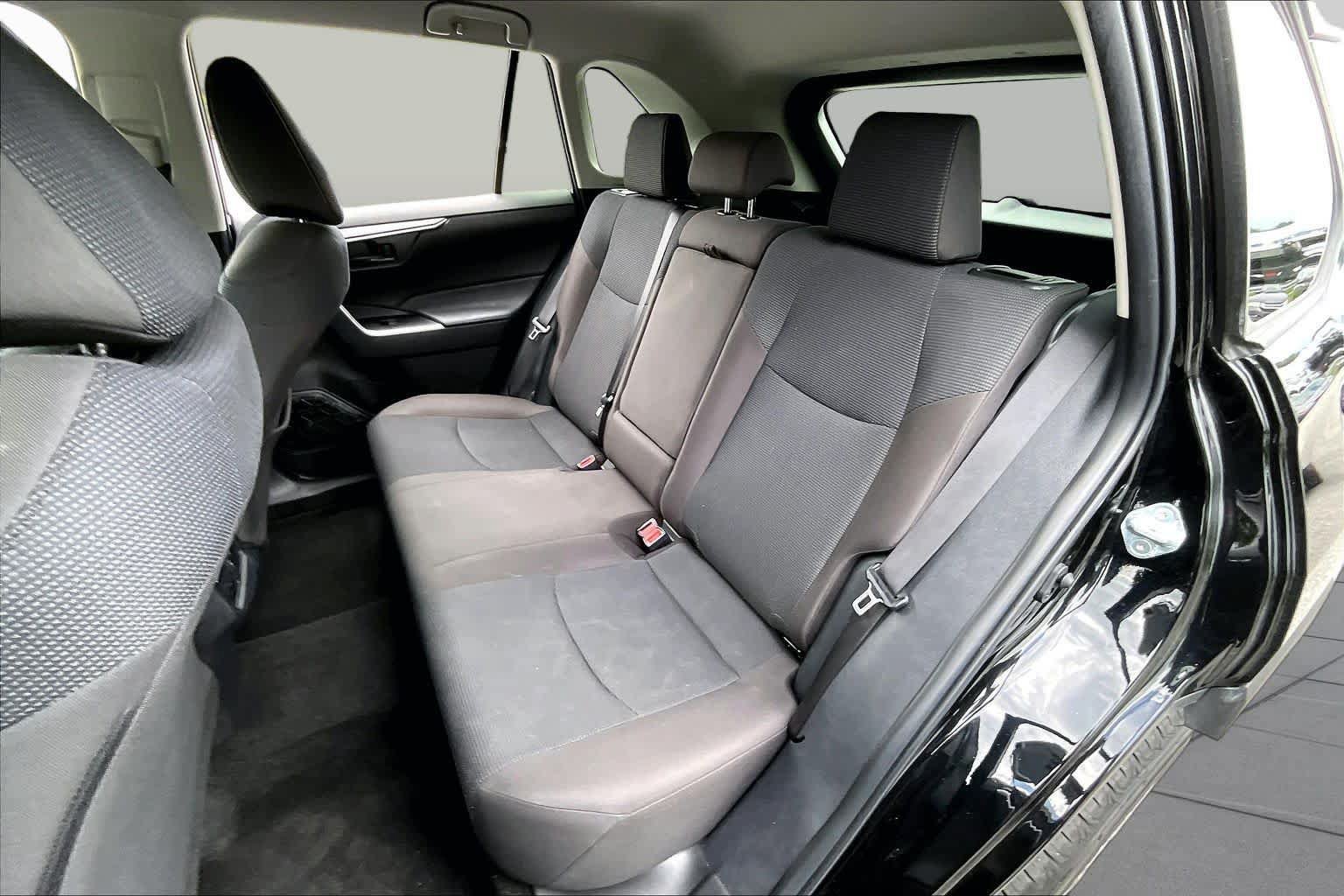 Used 2025 Toyota RAV4 LE AWD/4WD image 19