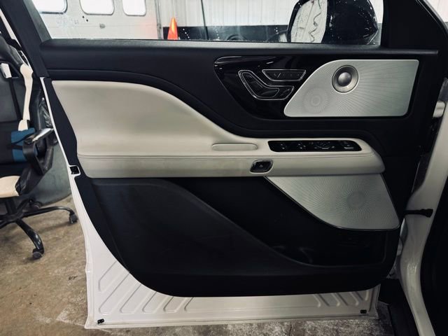 Used 2025 Lincoln Aviator Reserve w/ Equipment Group 201A image 13