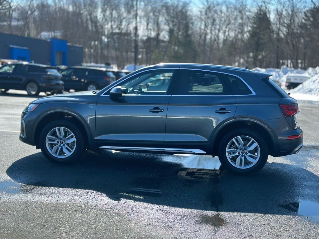 Used 2023 Audi Q5 2.0T Premium w/ Convenience Package image 3