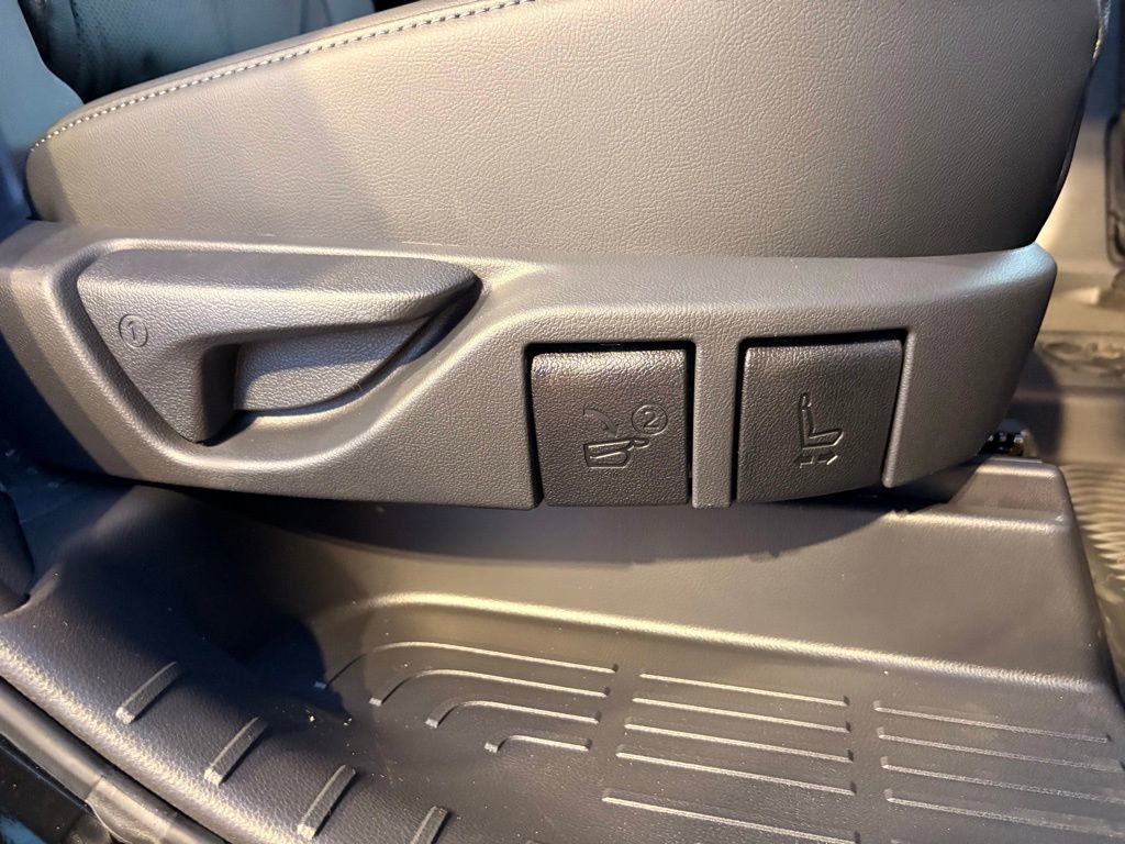 Used 2026 Toyota Highlander Limited image 29