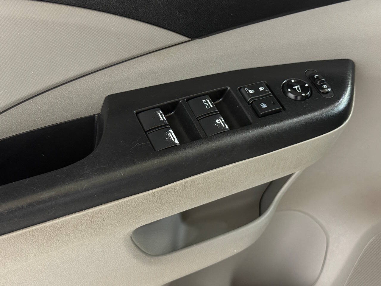 Used 2013 Honda CR-V LX image 26