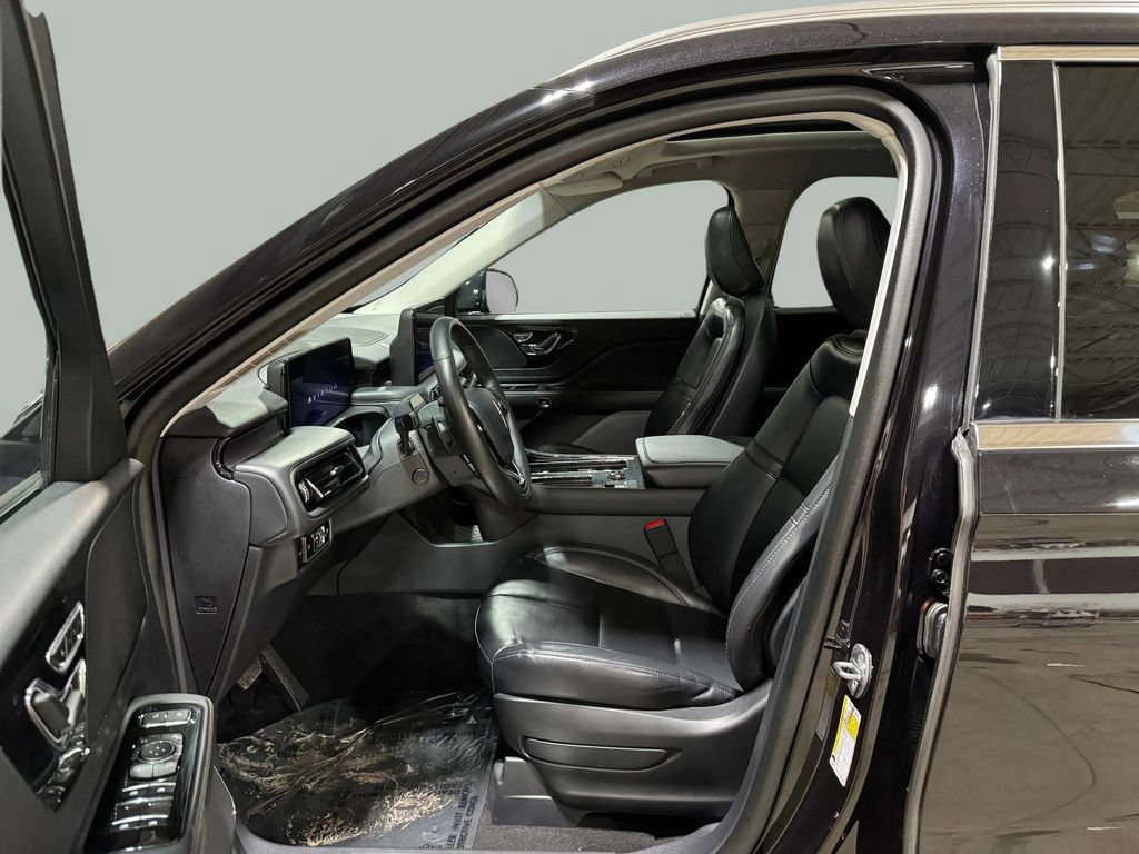 Certified 2025 Lincoln Aviator AWD image 5