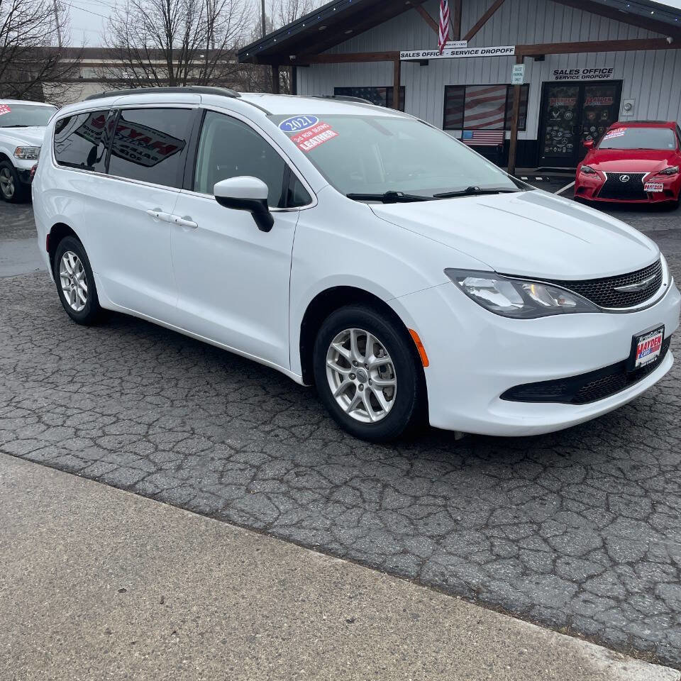 Used 2021 Chrysler Voyager Lxi image 7