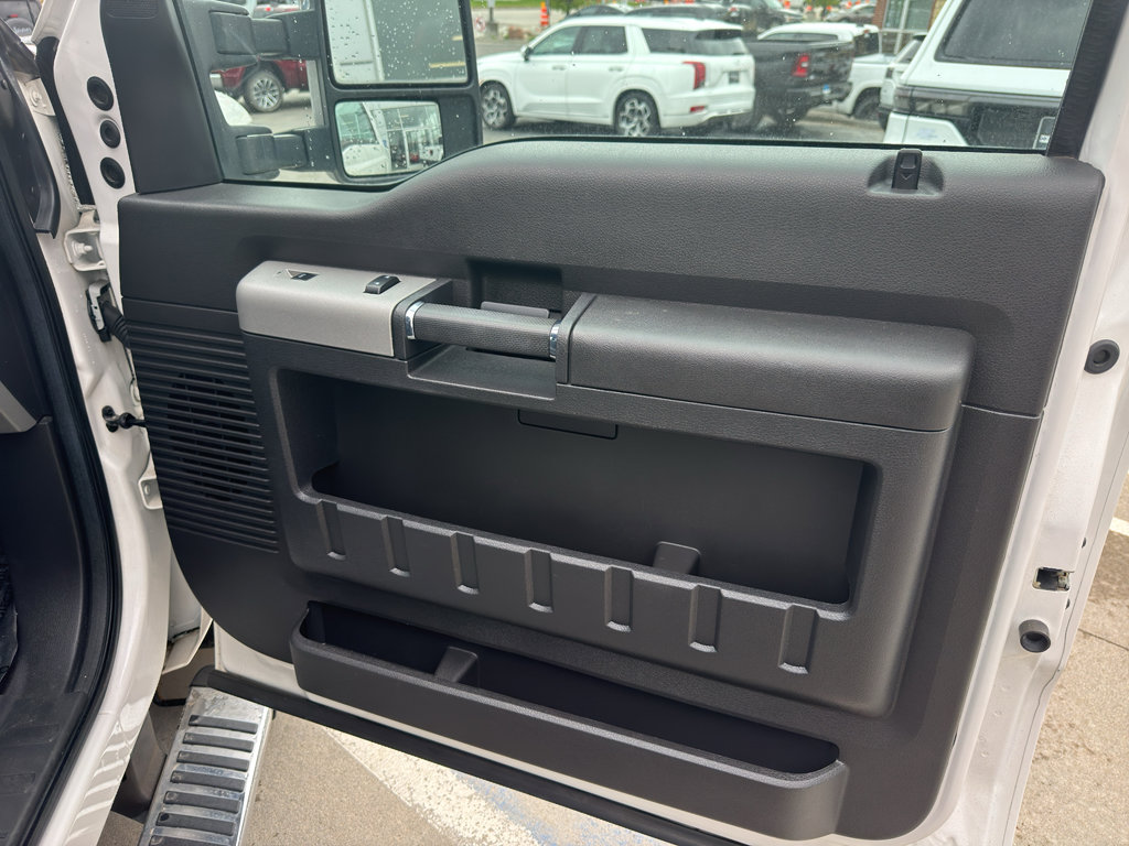 Used 2015 Ford F250 Lariat w/ Lariat Ultimate Package AWD/4WD image 9