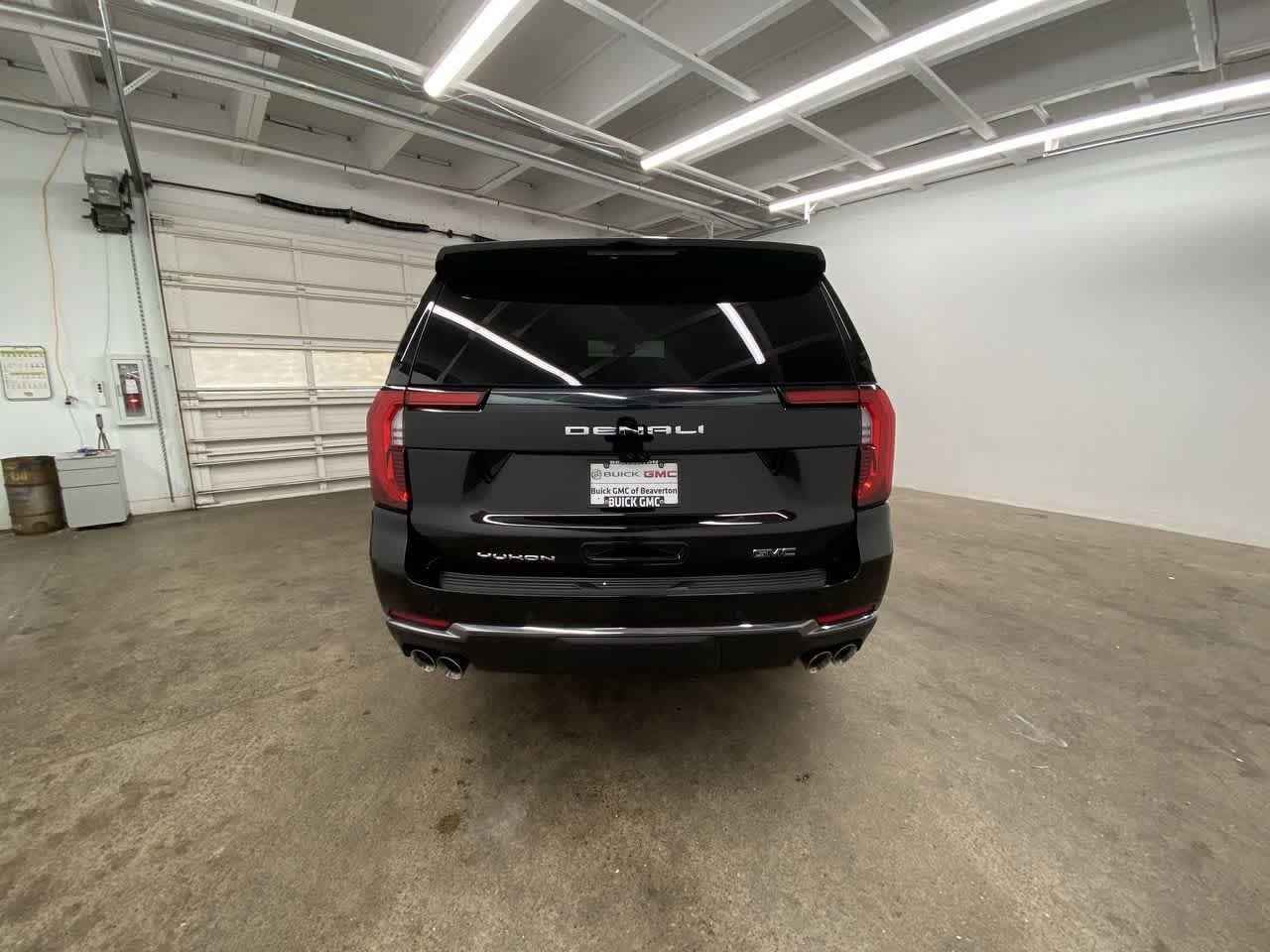 Used 2025 GMC Yukon Denali Ultimate w/ LPO, Floor Liner Package AWD/4WD image 5