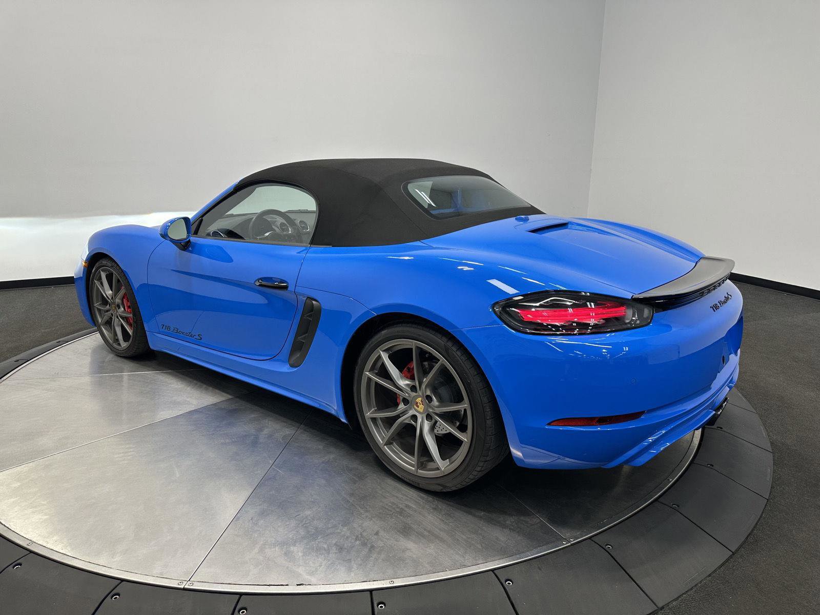 Certified 2025 Porsche 718 Boxster S RWD image 3