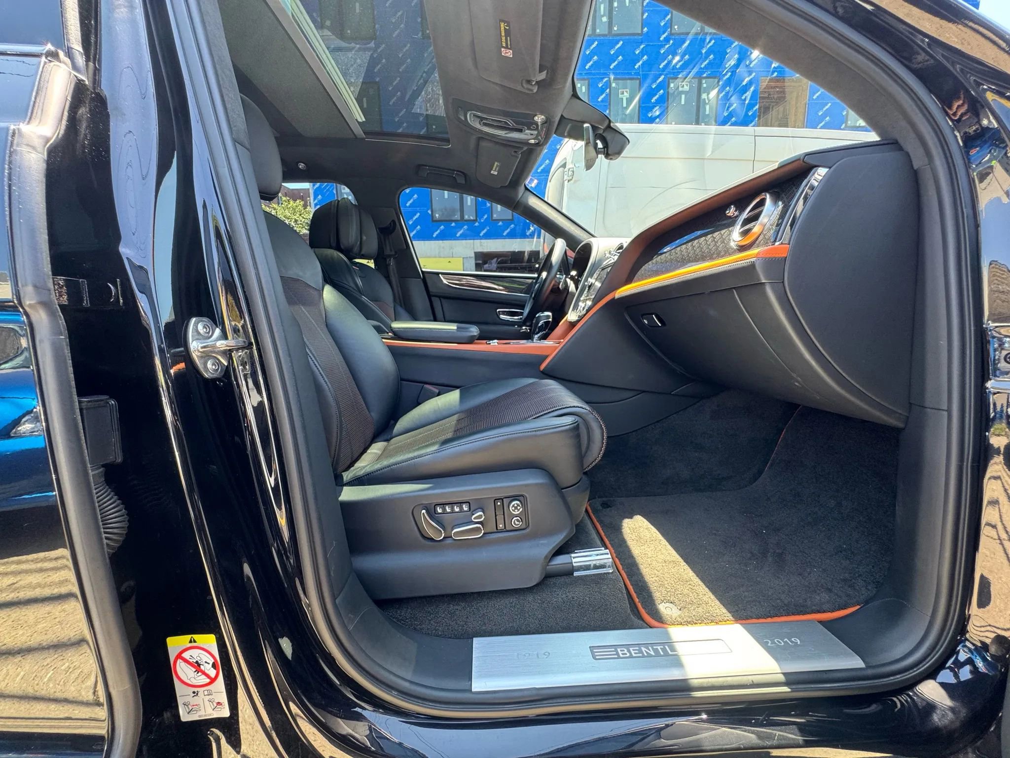 Used 2020 Bentley Bentayga Design Series image 42