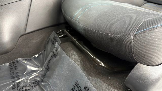 Used 2022 Nissan Leaf S image 14