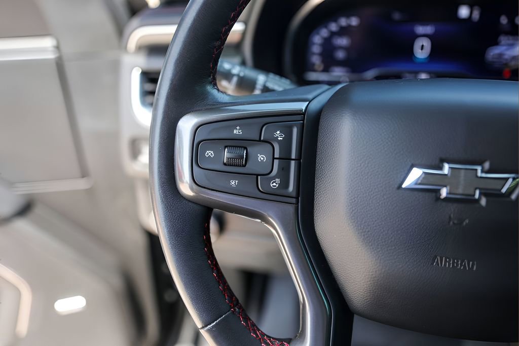 Used 2022 Chevrolet Suburban RST w/ Luxury Package RWD image 14