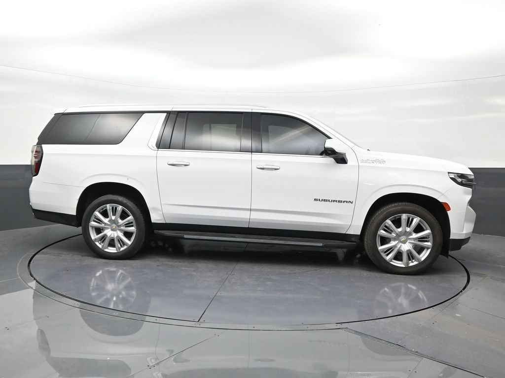 Used 2022 Chevrolet Suburban High Country RWD image 6